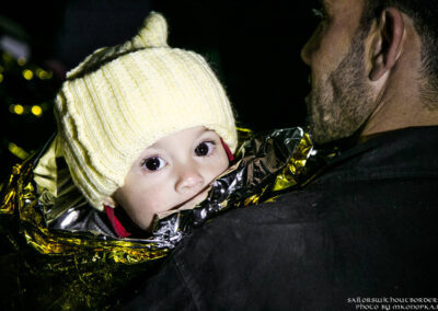 Our volunteer helping children, Chios © Sailors Without Borders — All rights reserved.